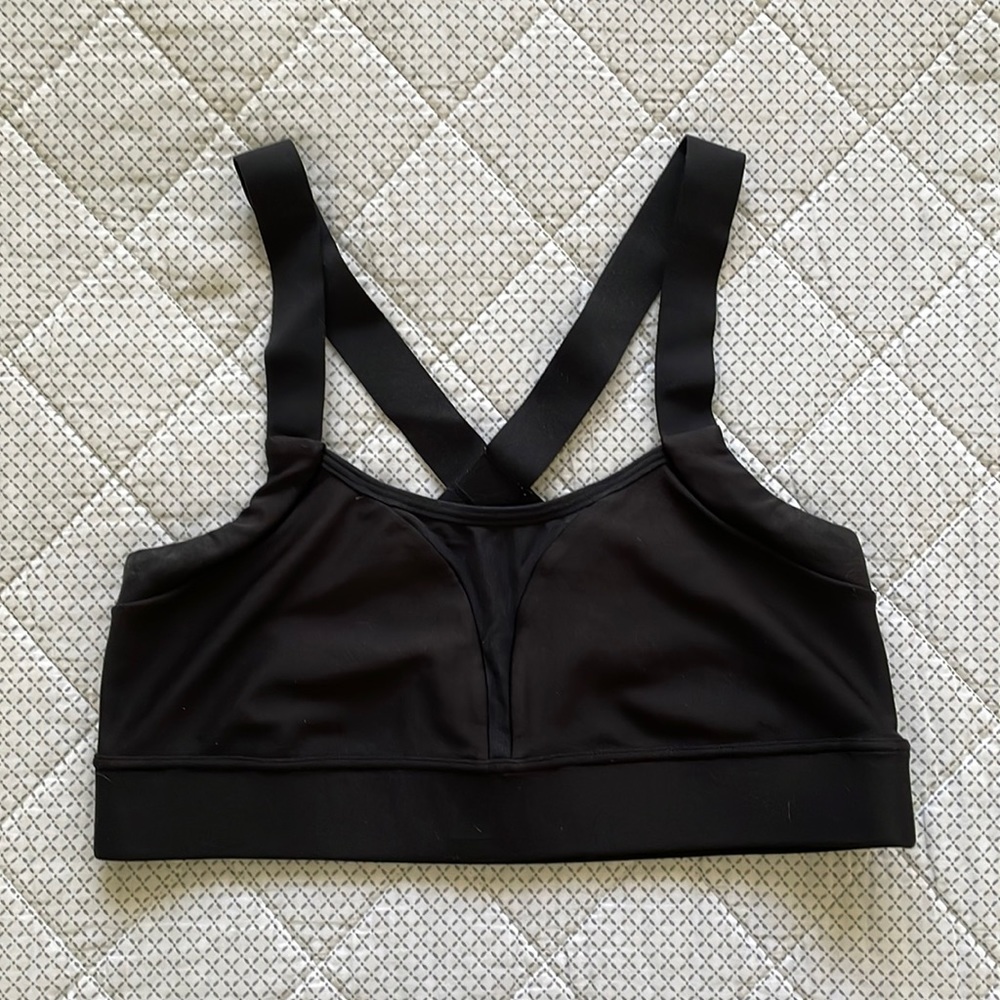 Under Armour Fitted Sports Bra (Black) Small
